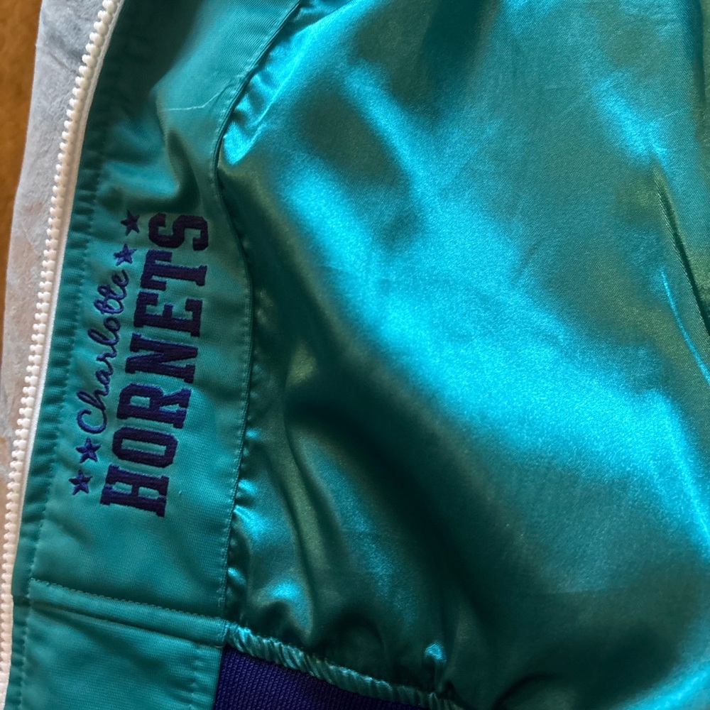 100% authentic Mitchell ness charlotte hornets warm up jacket size medium - Picture 2 of 4